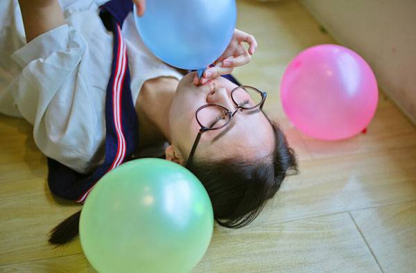 双马尾可爱美女室内清新写真（5）