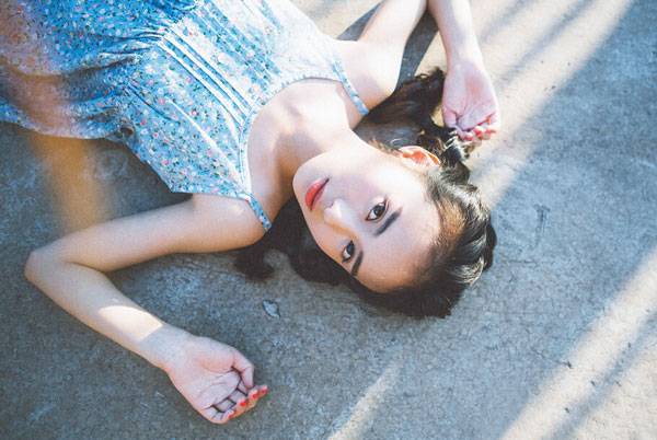 日系养眼美女户外胶片写真（1）