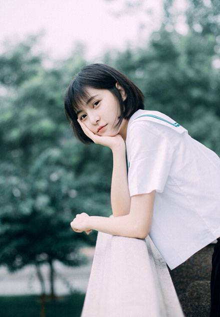 清纯短发美女制服胶片图片写真（2）