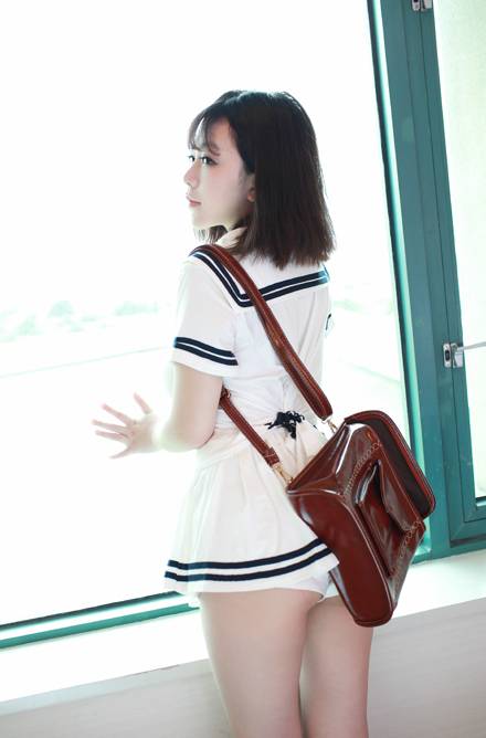 G奶嫩模刘飞儿室内水手服最新写真（8）