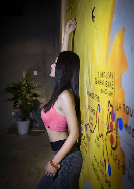 最美小学老师唐丁丁走红美图赏（8）