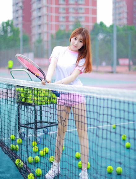 白皙甜美美女活力写真（5）