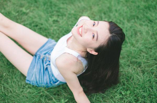 治愈系活力美女户外小清新写真（8）