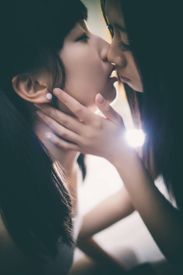 双生姐妹花福利写真：白丝VS黑丝[29P]