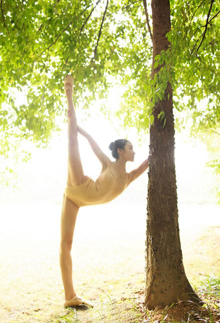 广艺校花李雪丛林一字马柔美图片写真（8）