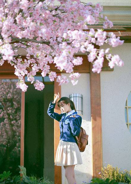 日系制服美女户外唯美写真（9）