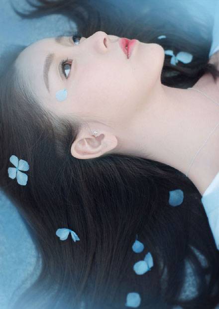 甜美养眼美女户外清新图片写真（13）