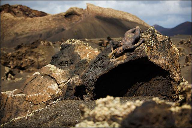 隐藏的彩绘少女：令人震惊的伪装人体艺术[24P]