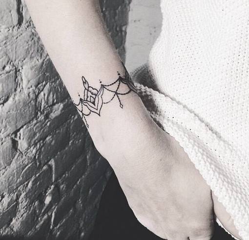 适合年轻人纹在手腕胳膊处的唯美文艺系纹身图案