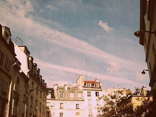 欧洲小镇街头天空图片