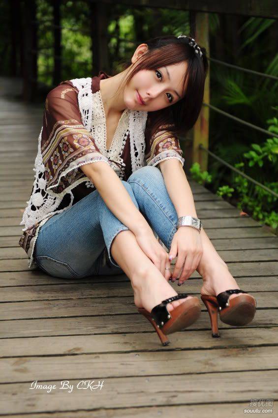 小清纯女生的休闲时光第4张图片