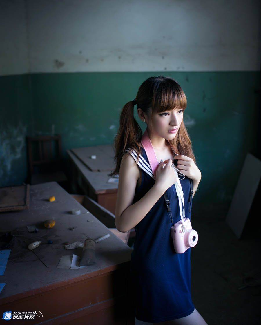  清纯学生妹-Queena废弃学校写真图片第4张图片