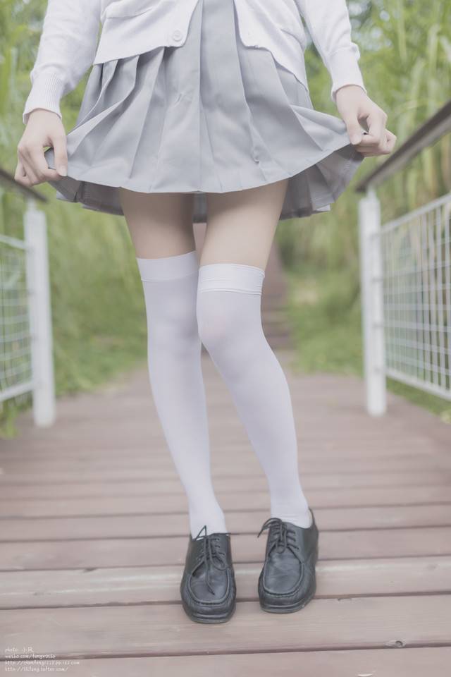 白色绝对领域外拍