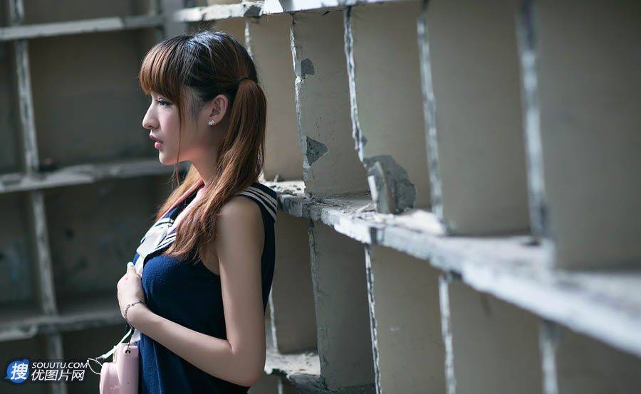  清纯学生妹-Queena废弃学校写真图片第7张图片