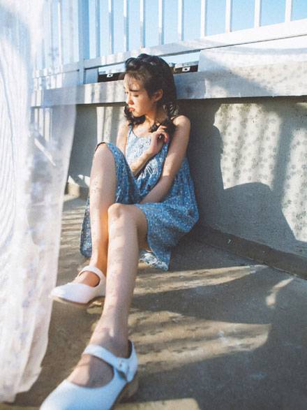 日系养眼美女户外胶片写真（11）