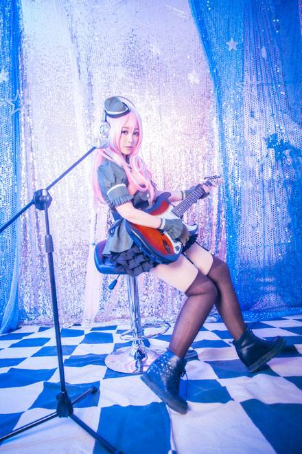 巨乳美少女索尼子军装COS（5）