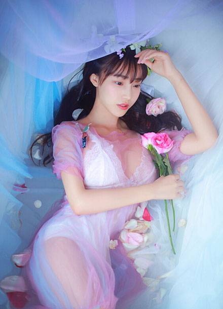 气质养眼美女唯美梦幻写真（2）