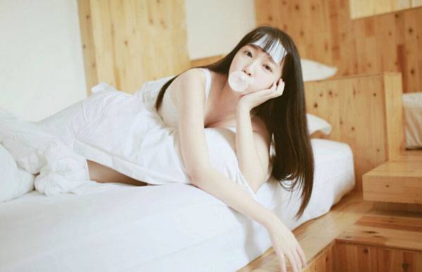 “小周冬雨”戴钰私房病态写真图片写真（15）