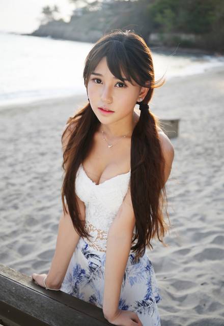 嫩模Milk楚楚沙滩双马尾甜美写真（10）