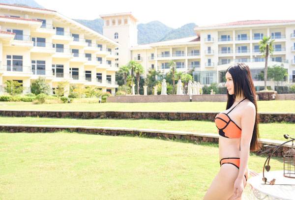 长腿嫩模顾欣怡户外比基尼写真（15）