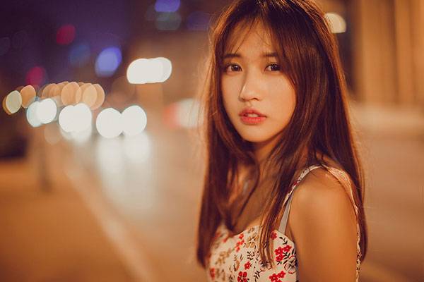 甜美养眼美女夜晚街拍写真（3）