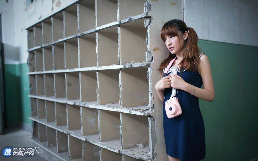  清纯学生妹-Queena废弃学校写真图片第6张图片
