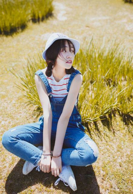 小清新文艺美女草原写真图片写真（4）