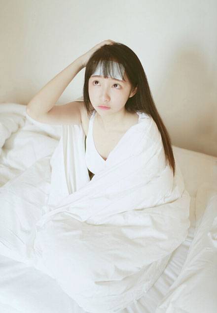 “小周冬雨”戴钰私房病态图片写真（6）