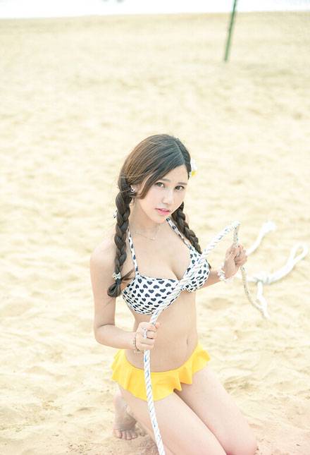 嫩模milk楚楚海边日系清新写真（4）