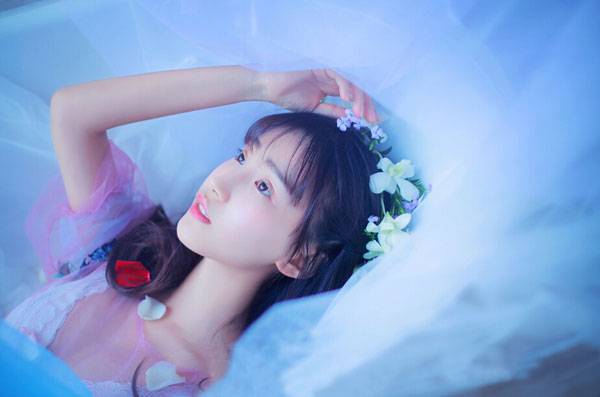 气质养眼美女唯美梦幻写真（6）