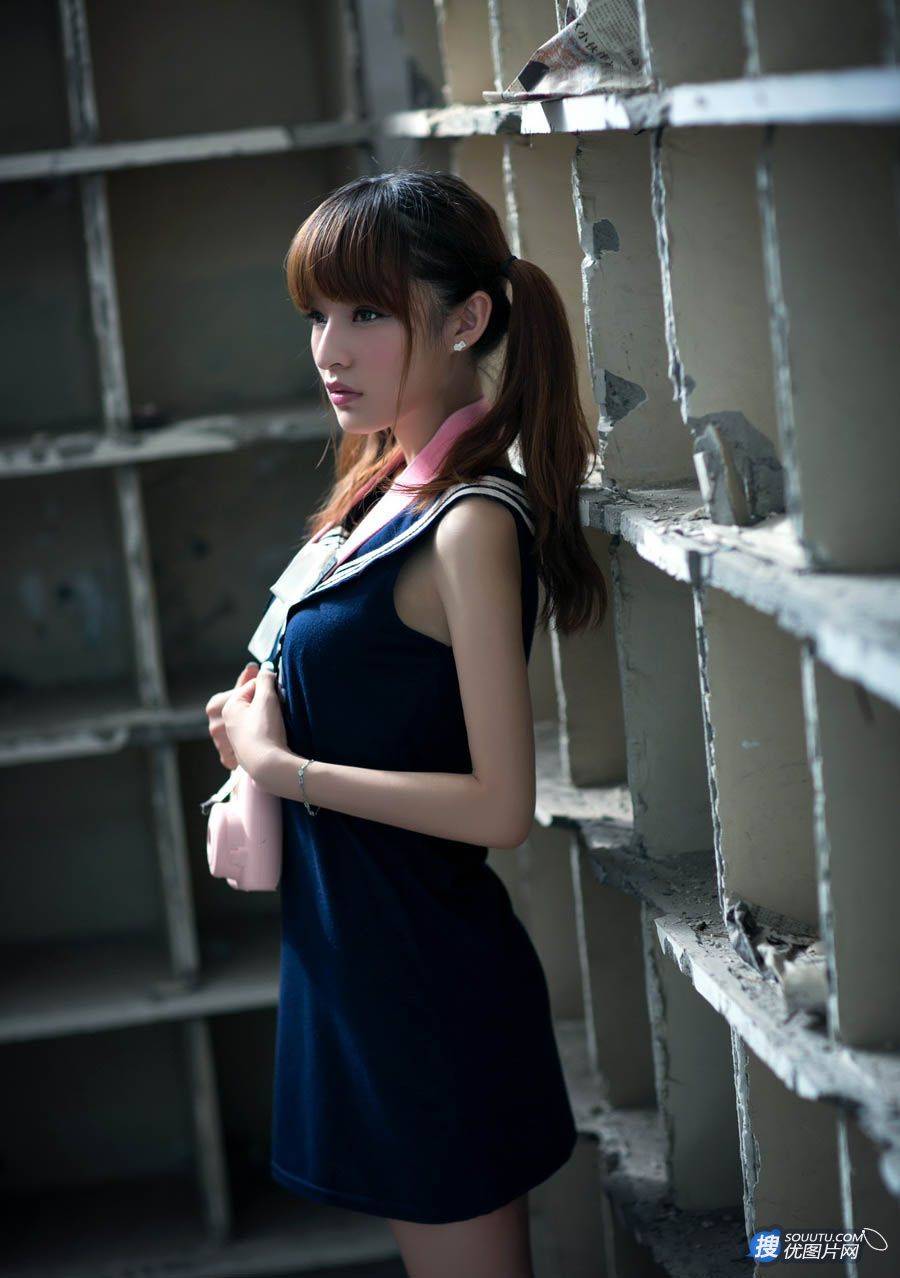  清纯学生妹-Queena废弃学校写真图片第8张图片