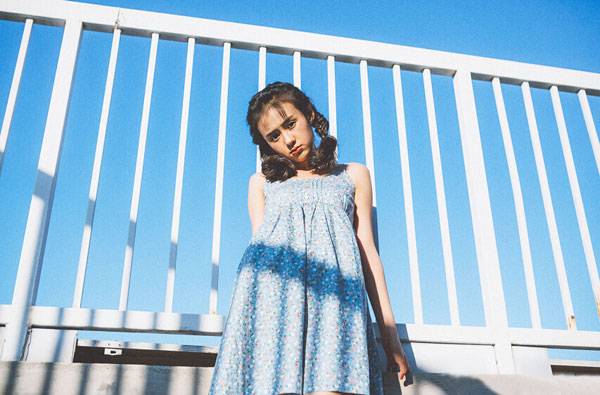 日系养眼美女户外胶片写真（9）