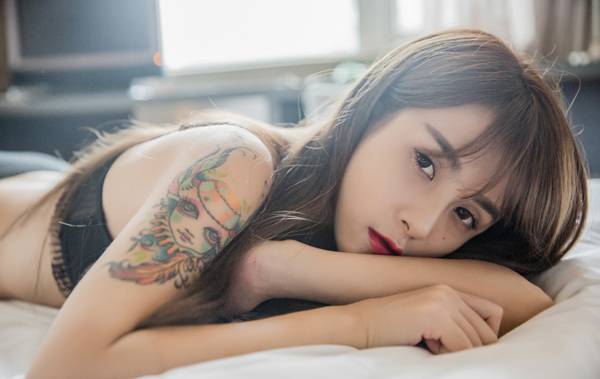 日系红唇美女私房内衣写真（12）