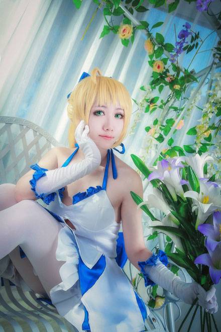 《Fate》Saber蓝百合白丝礼服Cos（2）