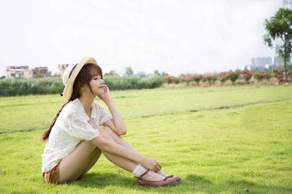 治愈系萌妹户外清新图片写真（8）