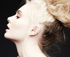 欧美女生侧脸忧郁头像图片