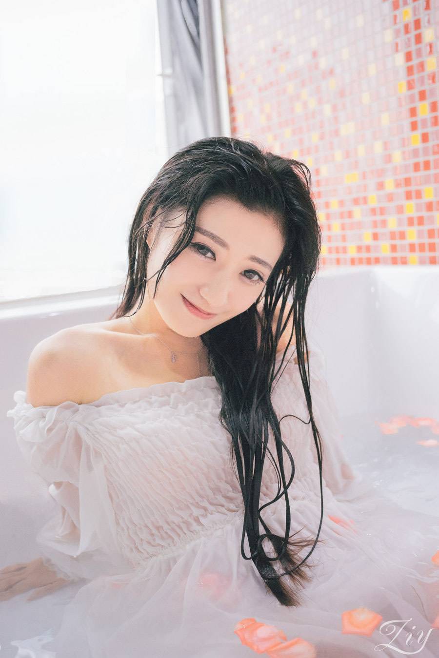 美丽自信的女子，第3张