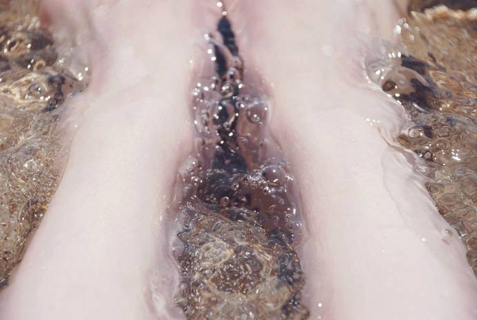 喜欢拍摄自己的大白腿的摄影家Eylul Aslan