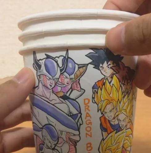 《七龙珠纸杯动图》29秒后弗利沙又被悟空轰飞啦 - 图片1