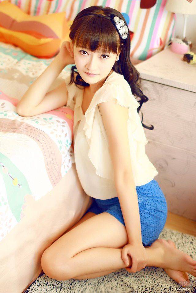 齐刘海清纯美女图片-刘海妹子闺房的秘密第6张图片