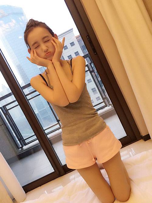 showgirl李玉洁清晨素颜九连拍（6）