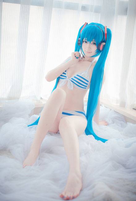 贫乳萌妹miku比基尼手办cos（）