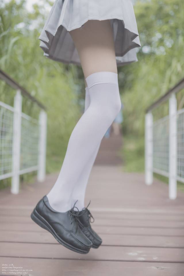 白色高筒袜
