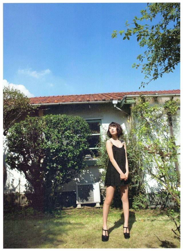 宫脇咲良《blt graph Vol.4》扫图：清纯派的养眼少女[16P]