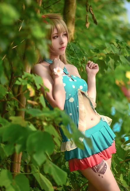 清纯萌妹南小鸟泳装神还原COS（9）