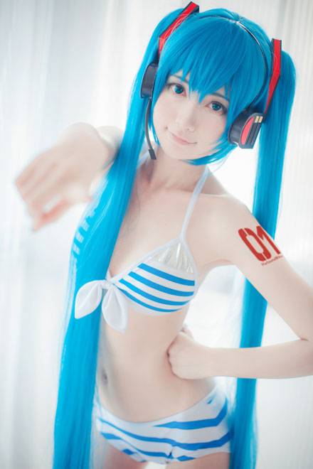 贫乳萌妹miku比基尼手办cos（）