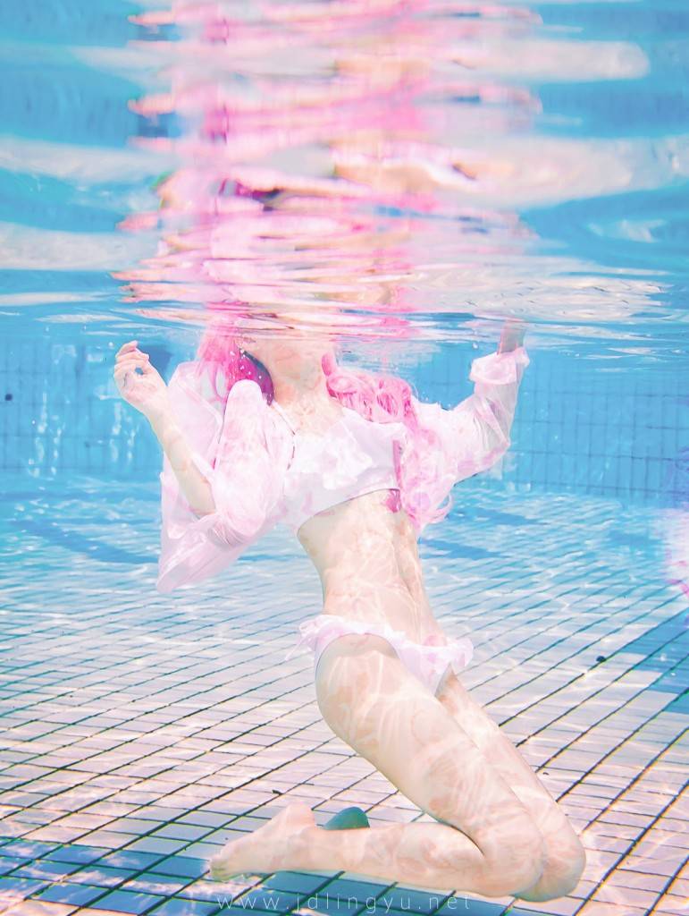 水下泳衣少女写真-44