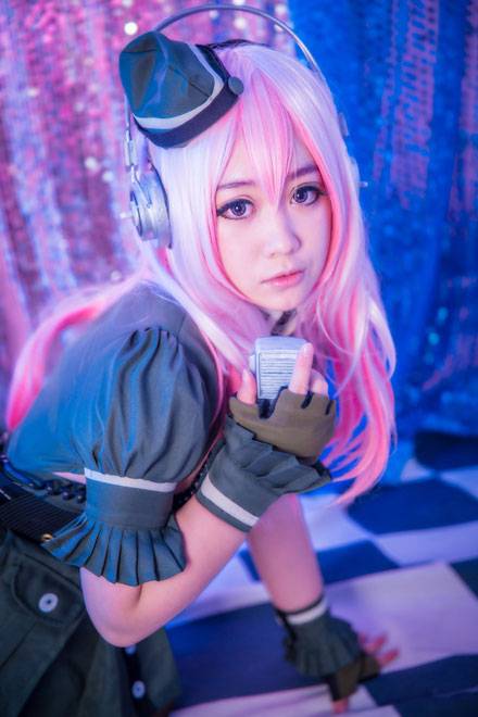 巨乳美少女索尼子军装COS（8）