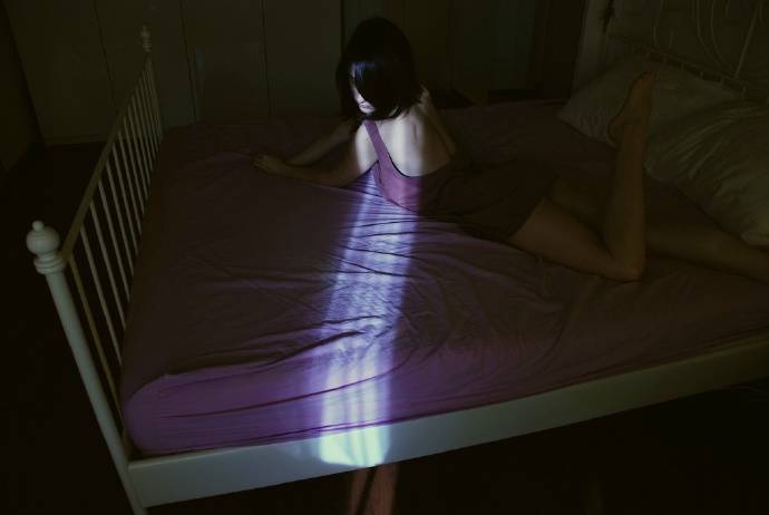 喜欢拍摄自己的大白腿的摄影家Eylul Aslan