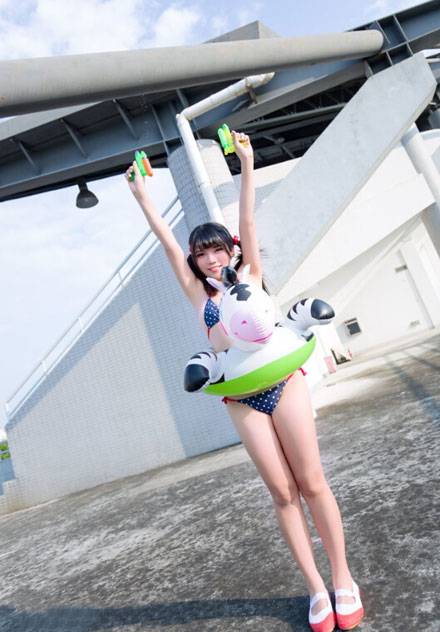 可爱双马尾美女天台比基尼图片写真（11）